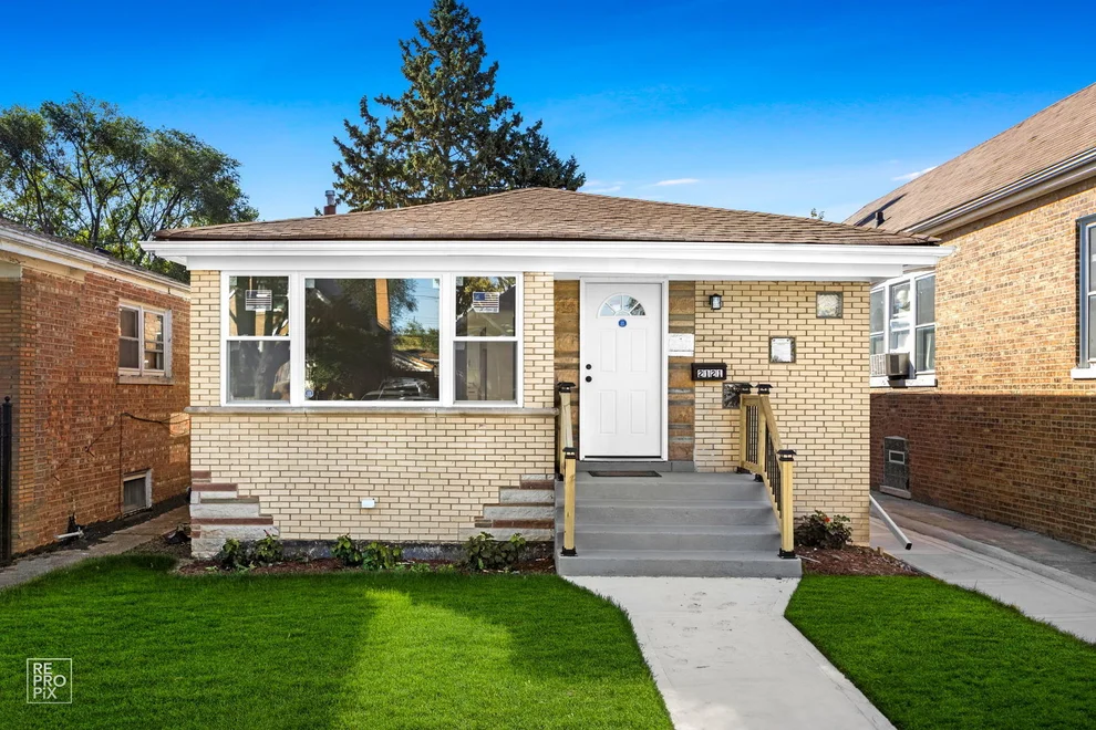 Unit for sale at 2121 W 72nd Street, Chicago, IL 60636