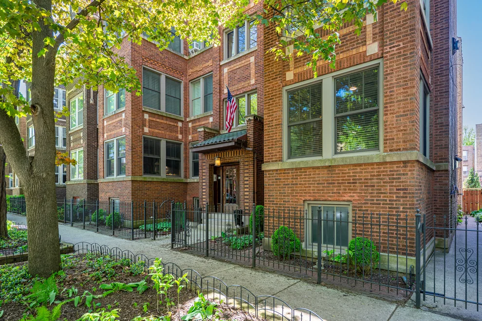 Unit for sale at 1433 W Rosemont Avenue, Chicago, IL 60660