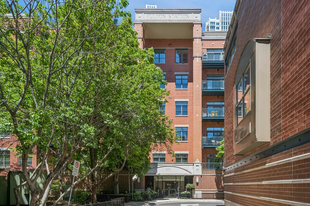 Unit for sale at 333 N JEFFERSON Street, Chicago, IL 60661