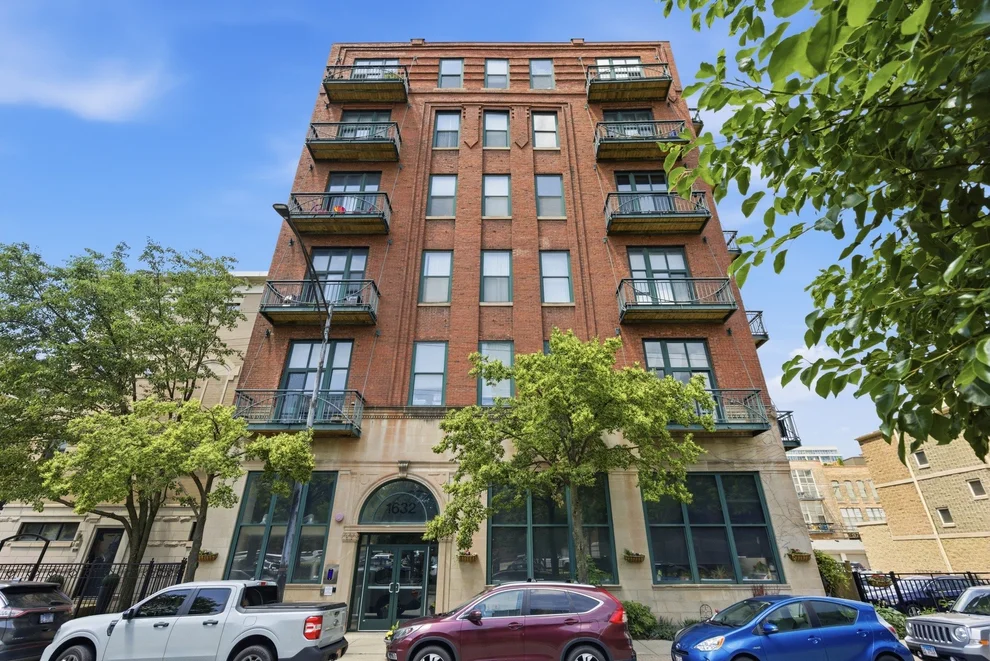 Unit for sale at 1632 S Indiana Avenue, Chicago, IL 60616