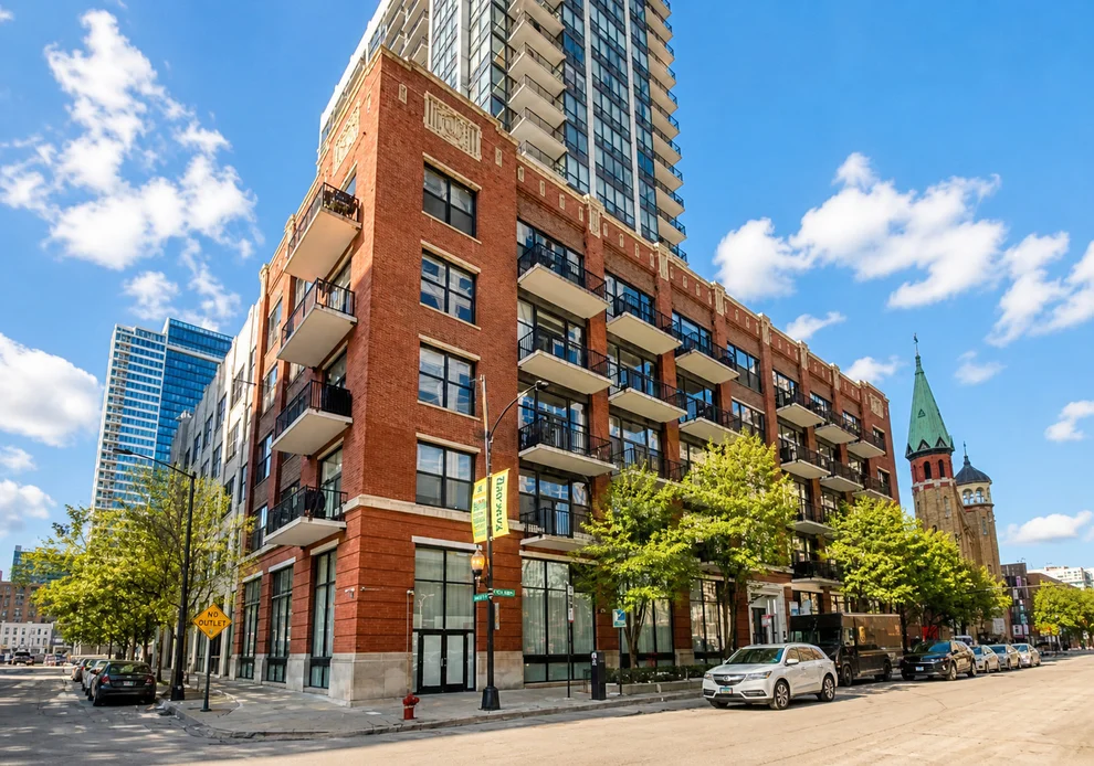 Unit for sale at 210 S Des Plaines Street, Chicago, IL 60661