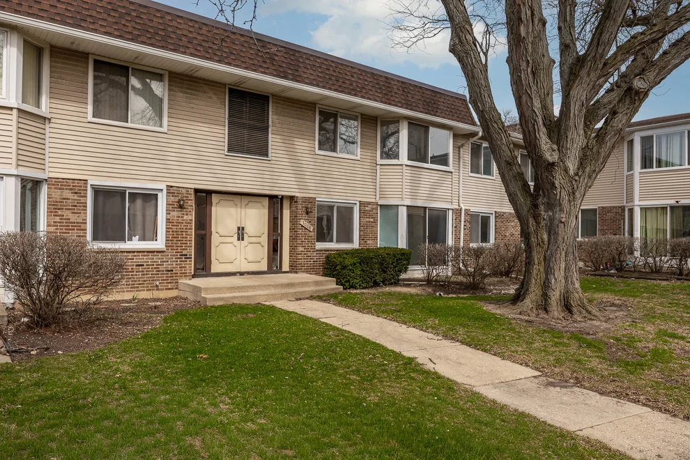 Unit for sale at 3008 Roberts Drive, Woodridge, IL 60517