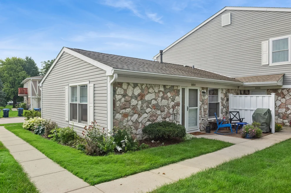 Unit for sale at 1054 Brunswick Harbor, Schaumburg, IL 60193