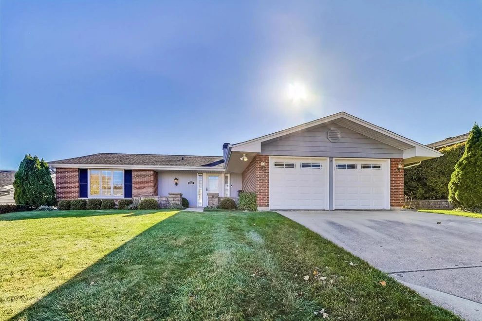 Unit for sale at 1145 Nottingham Lane, Hoffman Estates, IL 60169