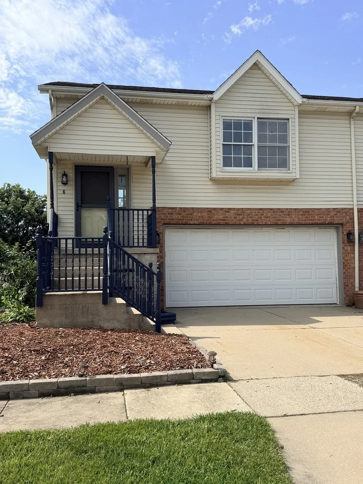 Unit for sale at 6 Parkshores Drive, Bloomington, IL 61701