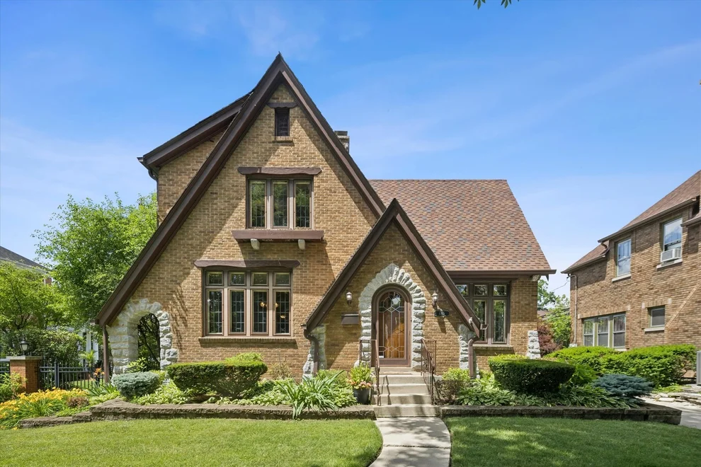 Unit for sale at 440 S Prospect Avenue, Elmhurst, IL 60126