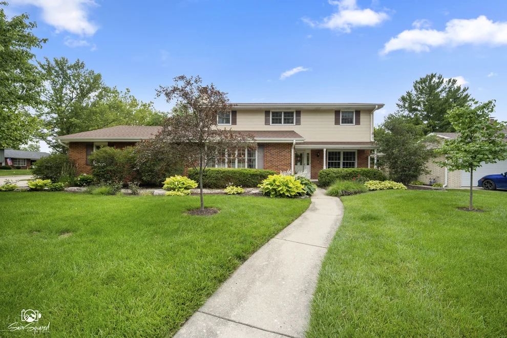 Unit for sale at 226 Meadow Wood Drive, Joliet, IL 60431