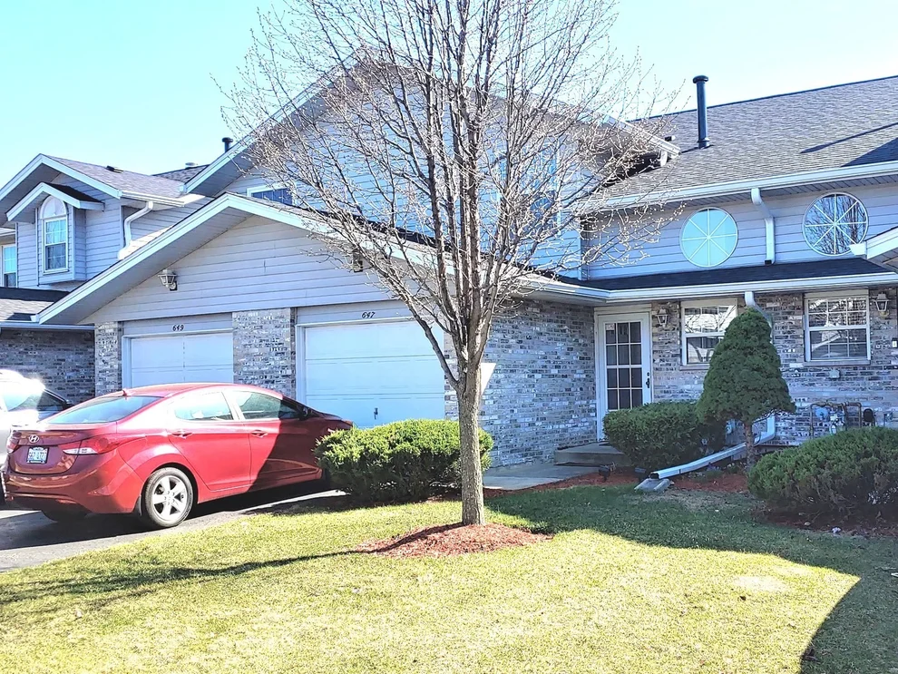 Unit for sale at 647 N Tamarac Boulevard, Addison, IL 60101
