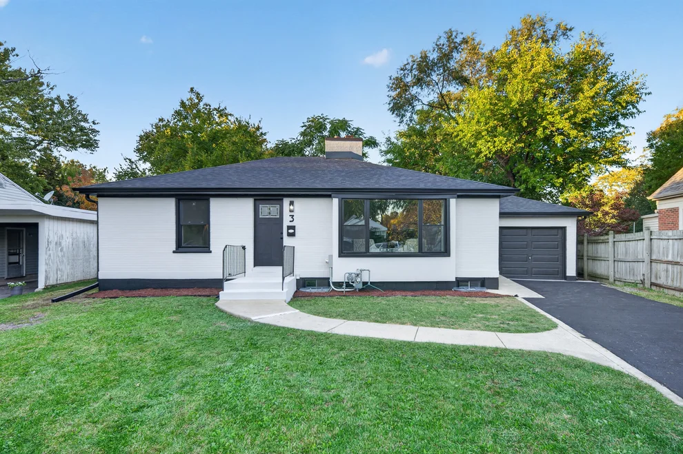 Unit for sale at 3 Park Road Court, Lombard, IL 60148