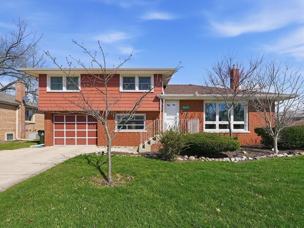 Unit for sale at 18441 Marshfield Avenue, Homewood, IL 60430