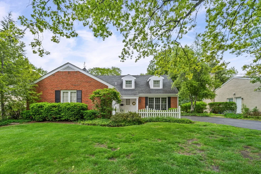 Unit for sale at 1533 N Belmont Avenue, Arlington Heights, IL 60004