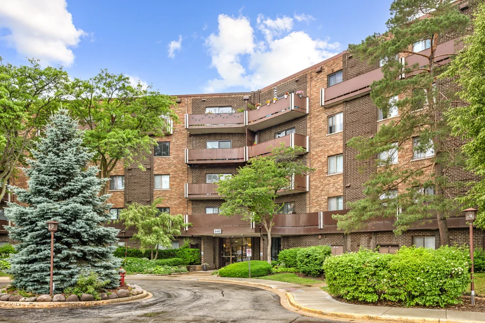 Unit for sale at 840 Wellington Avenue, Elk Grove Village, IL 60007