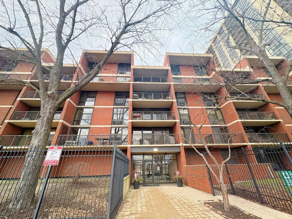 Unit for sale at 3021 S Michigan Avenue, Chicago, IL 60616