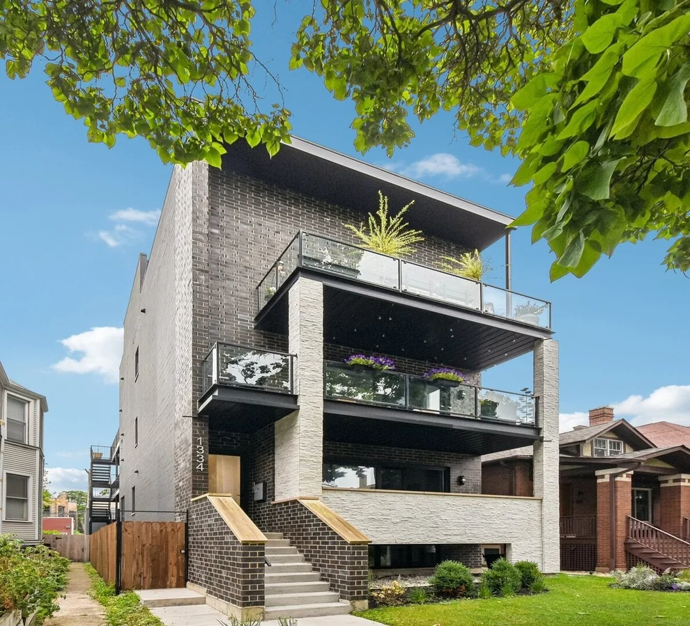 Unit for sale at 1334 W Rosedale Avenue, Chicago, IL 60660