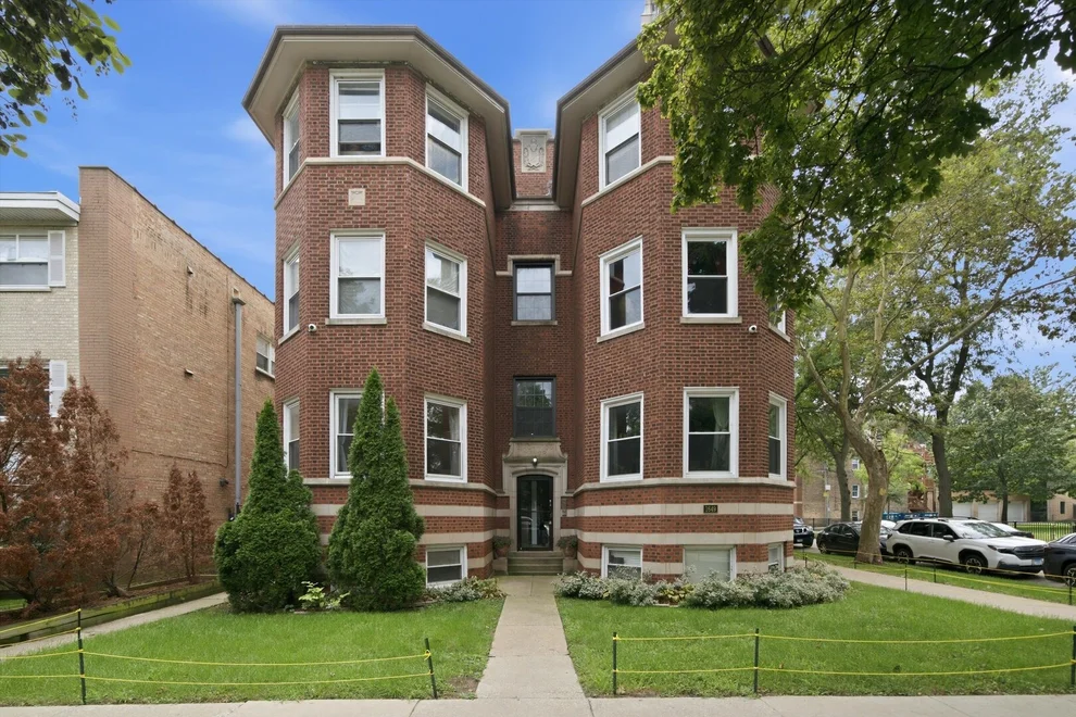 Unit for sale at 1647 W Sherwin Avenue, Chicago, IL 60626