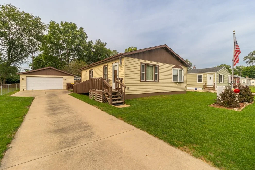 Unit for sale at 210 E Greenview Avenue, Machesney Park, IL 61115
