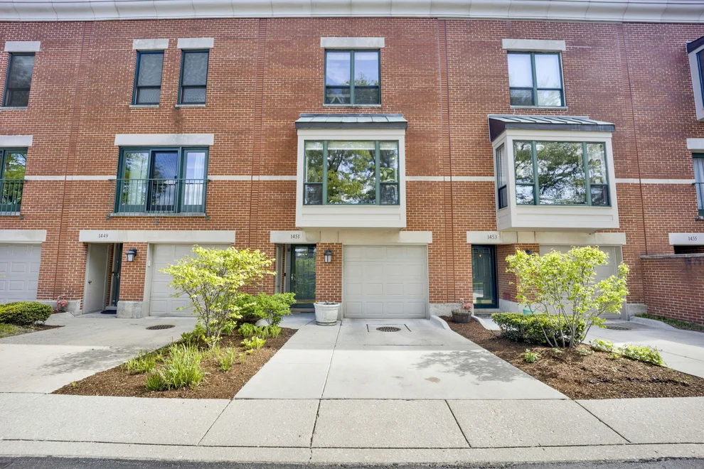 Unit for sale at 1451 W Harrison Street, Chicago, IL 60607