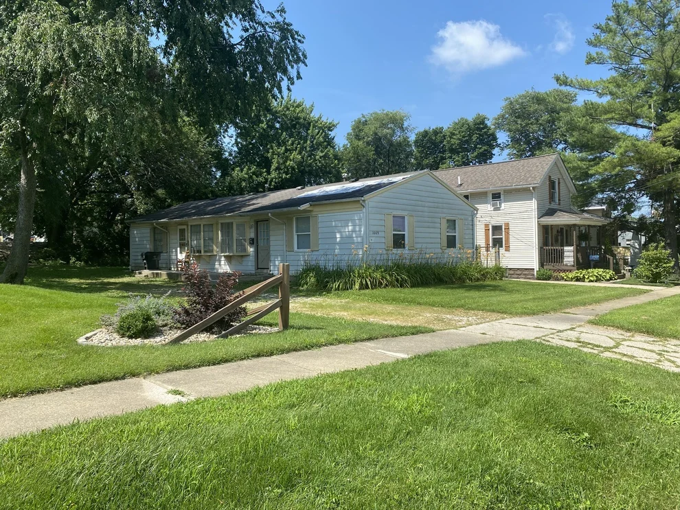 Unit for sale at 1009 E Jackson Street, Bloomington, IL 61701