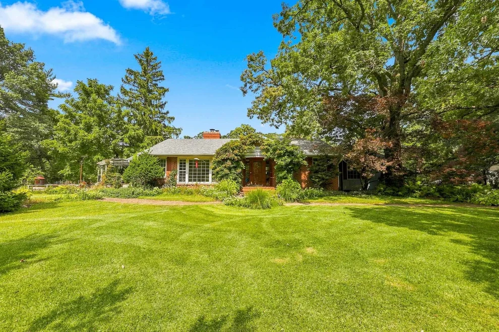 Unit for sale at 30w030 Schick Road, Bartlett, IL 60103