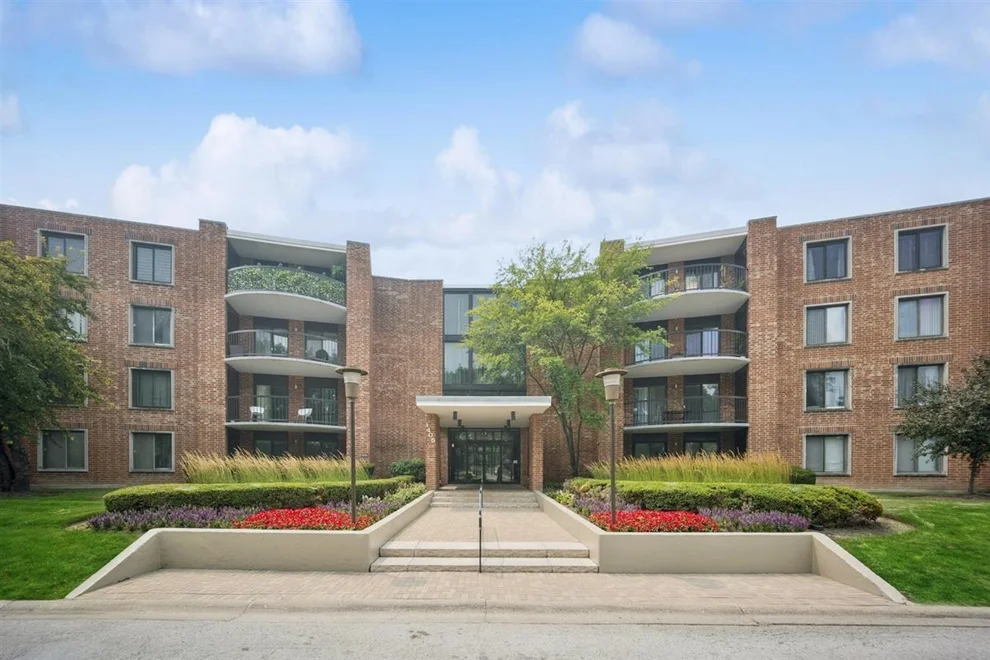 Unit for sale at 1405 E Central Road, Arlington Heights, IL 60005