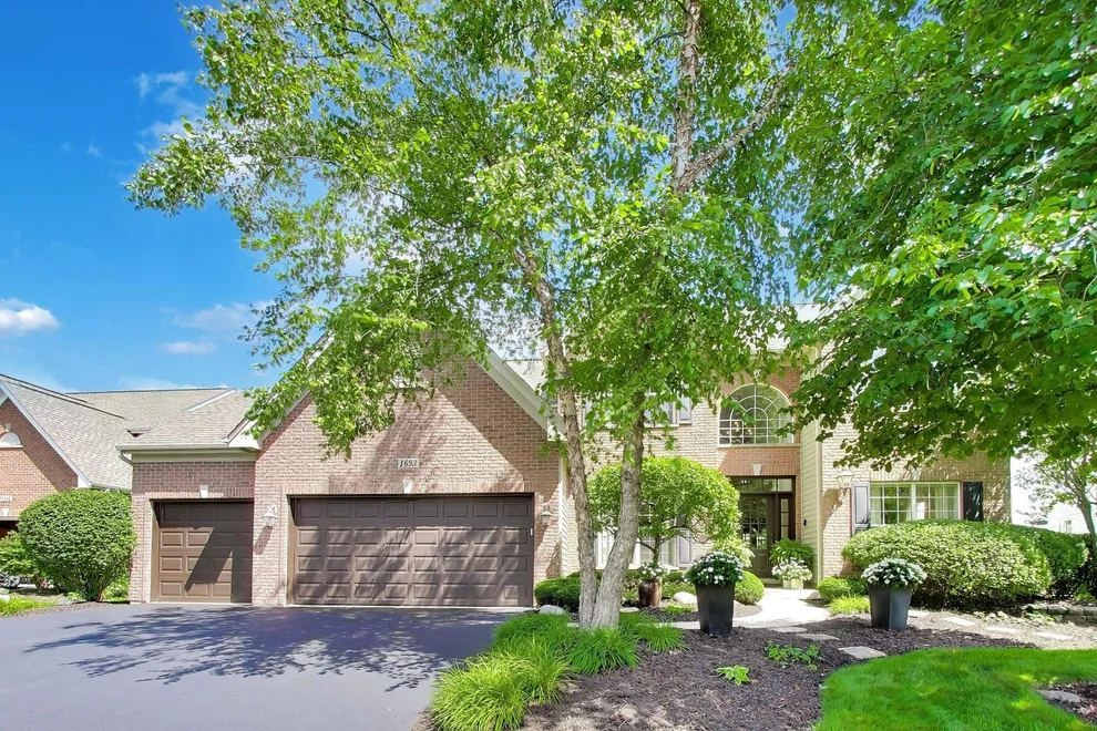 Unit for sale at 1693 Moorland Lane, Crystal Lake, IL 60014