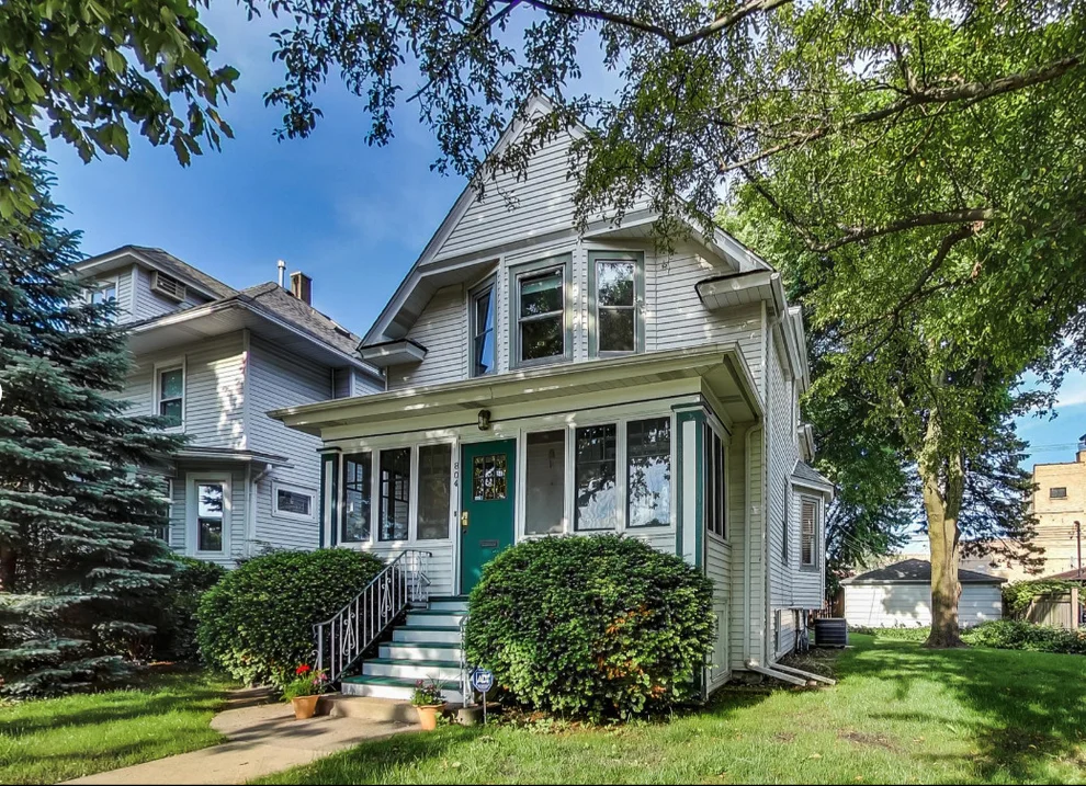 Unit for sale at 804 S Grove Avenue, Oak Park, IL 60304