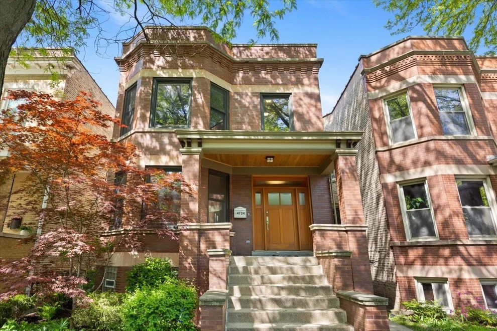 Unit for sale at 4724 N Artesian Avenue, Chicago, IL 60625