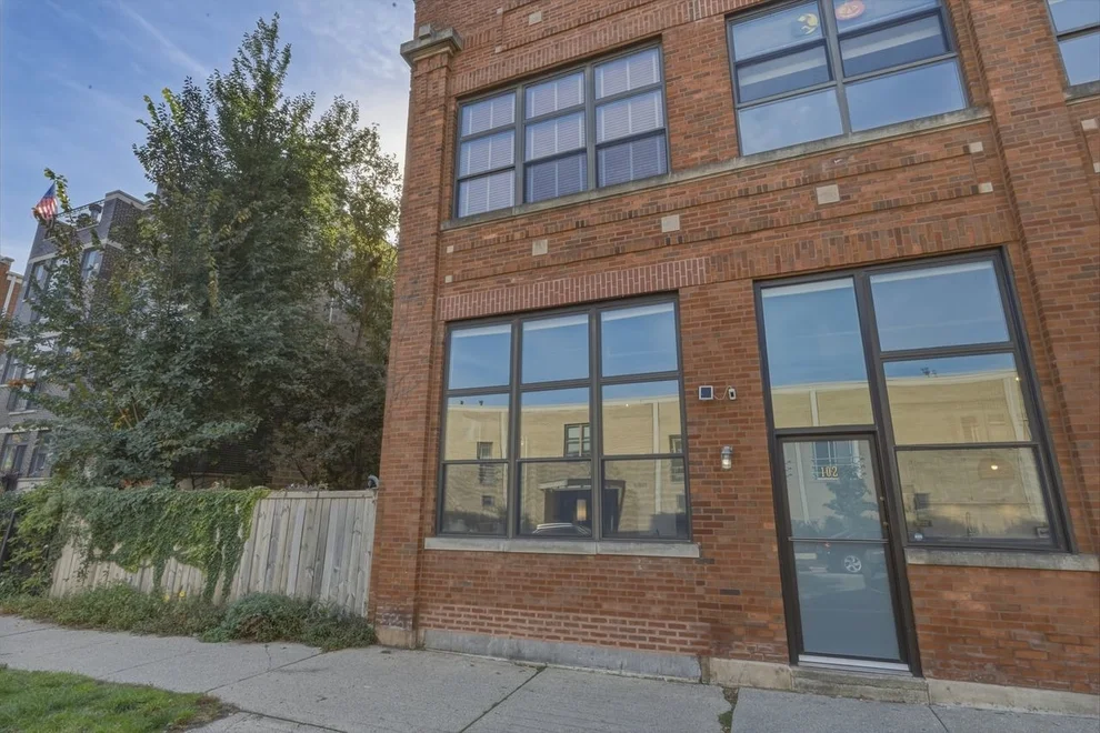 Unit for sale at 1111 W Cornelia Avenue, Chicago, IL 60657