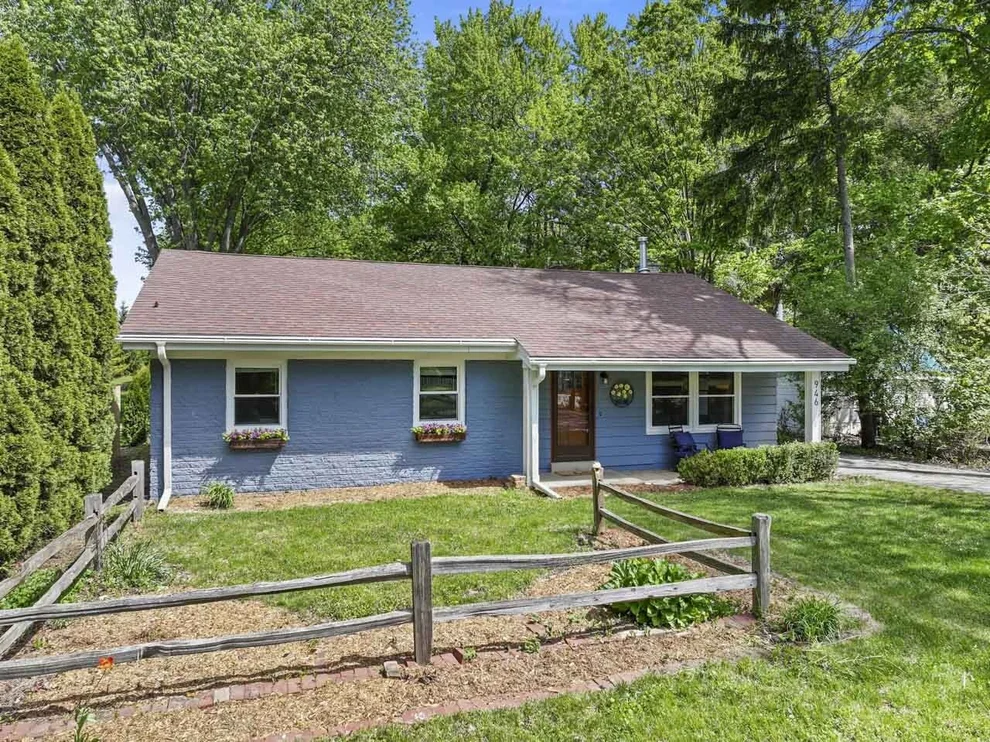 Unit for sale at 946 W Winchester Road, Libertyville, IL 60048