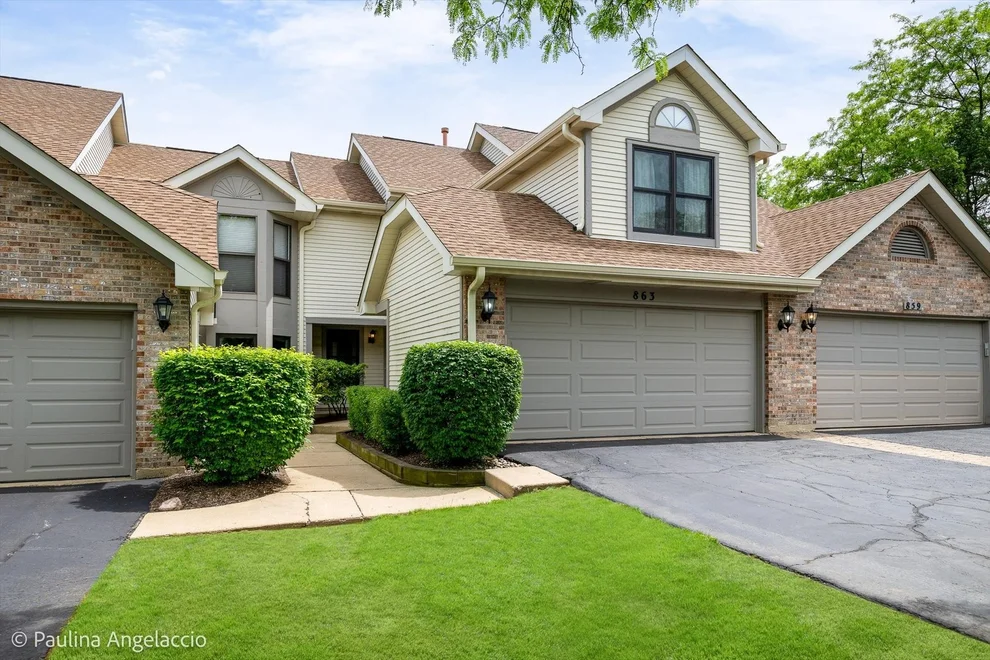 Unit for sale at 863 N Auburn Woods Drive, Palatine, IL 60067