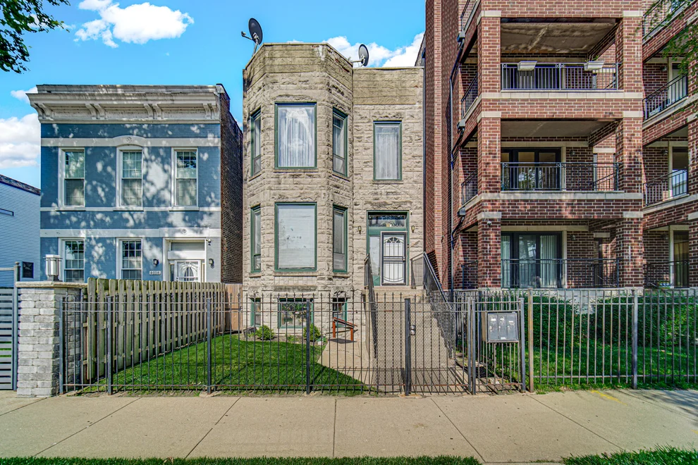 Unit for sale at 4016 S Indiana Avenue, Chicago, IL 60653