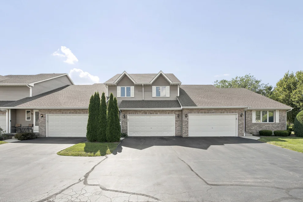 Unit for sale at 816 Katherine Lane, Hampshire, IL 60140