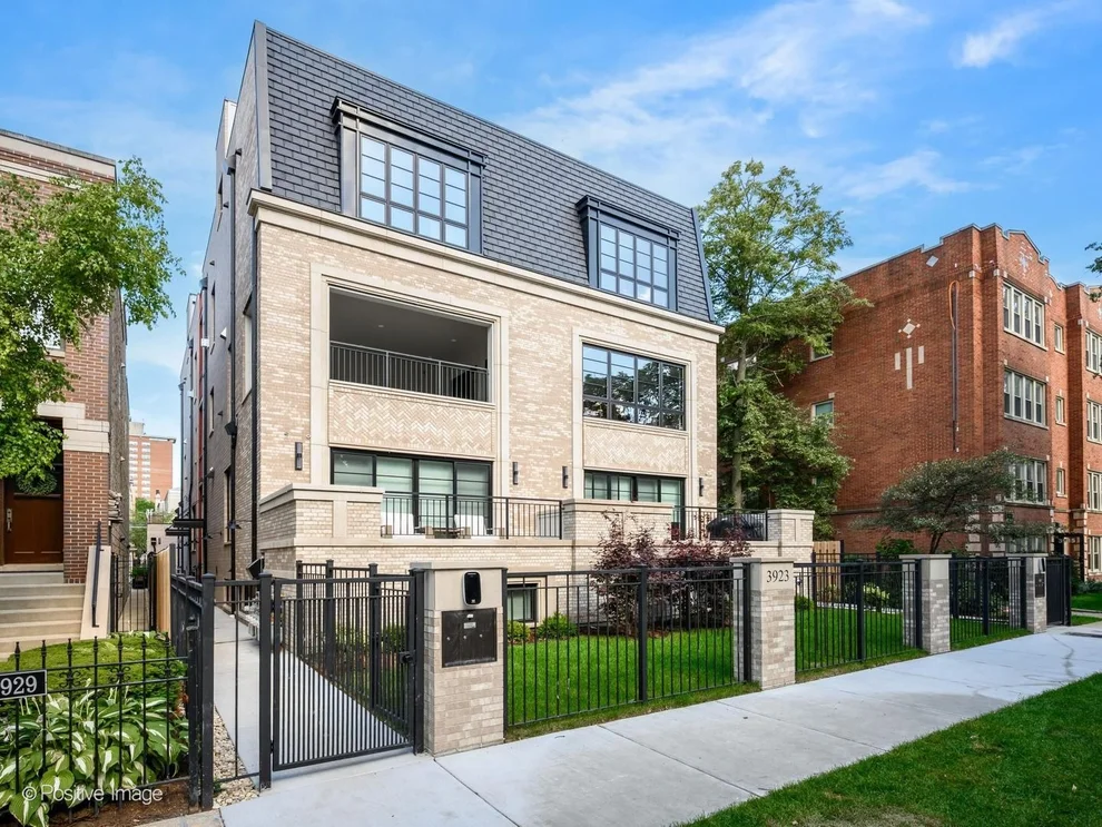 Unit for sale at 3923 N Janssen Avenue, Chicago, IL 60613