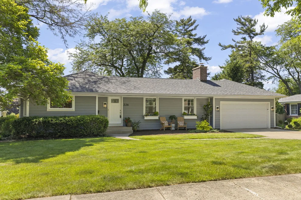 Unit for sale at 226 Woodstock Avenue, Glen Ellyn, IL 60137