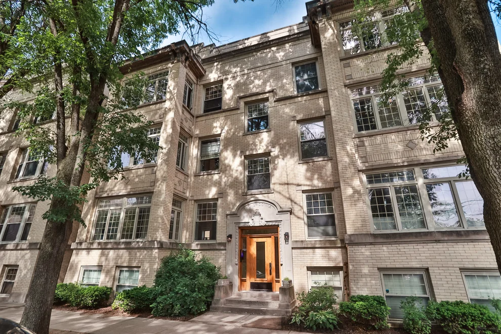Unit for sale at 6151 N Glenwood Avenue, Chicago, IL 60660
