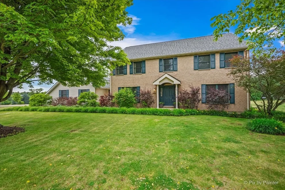 Unit for sale at 810 Woodridge Trail, McHenry, IL 60050