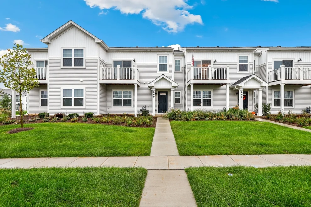 Unit for sale at 249 Kingsport Drive, South Elgin, IL 60177