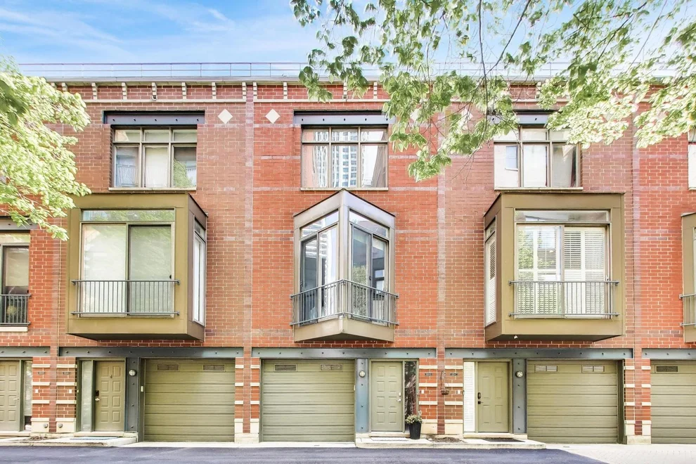 Unit for sale at 320 N CLINTON Street, Chicago, IL 60661