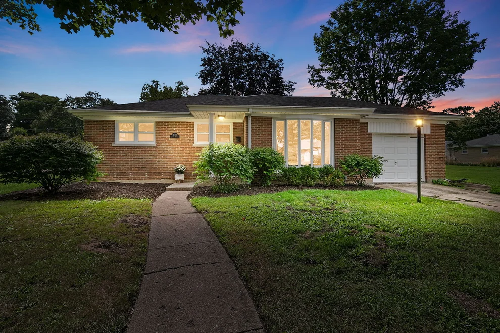 Unit for sale at 340 James Avenue, Mundelein, IL 60060