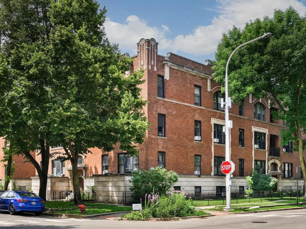Unit for sale at 1202 W Waveland Avenue, Chicago, IL 60613