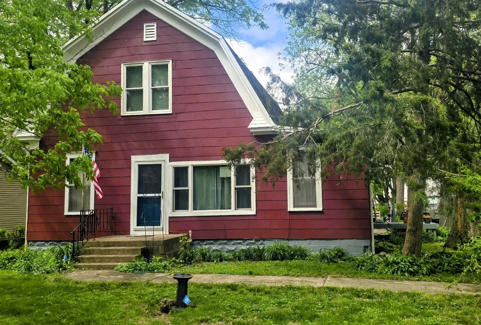 Unit for sale at 114 E Center Street, Seymour, IL 61875