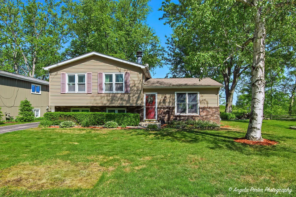 Unit for sale at 12 Sunshine Avenue, Third Lake, IL 60030
