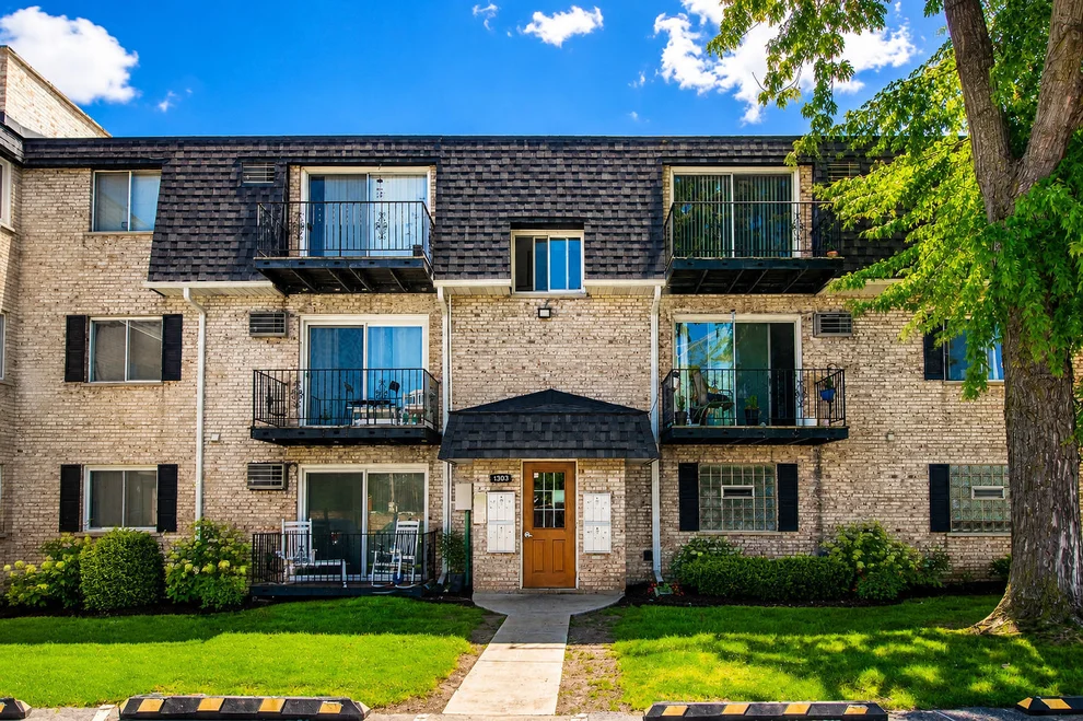 Unit for sale at 1303 N Baldwin Court, Palatine, IL 60074
