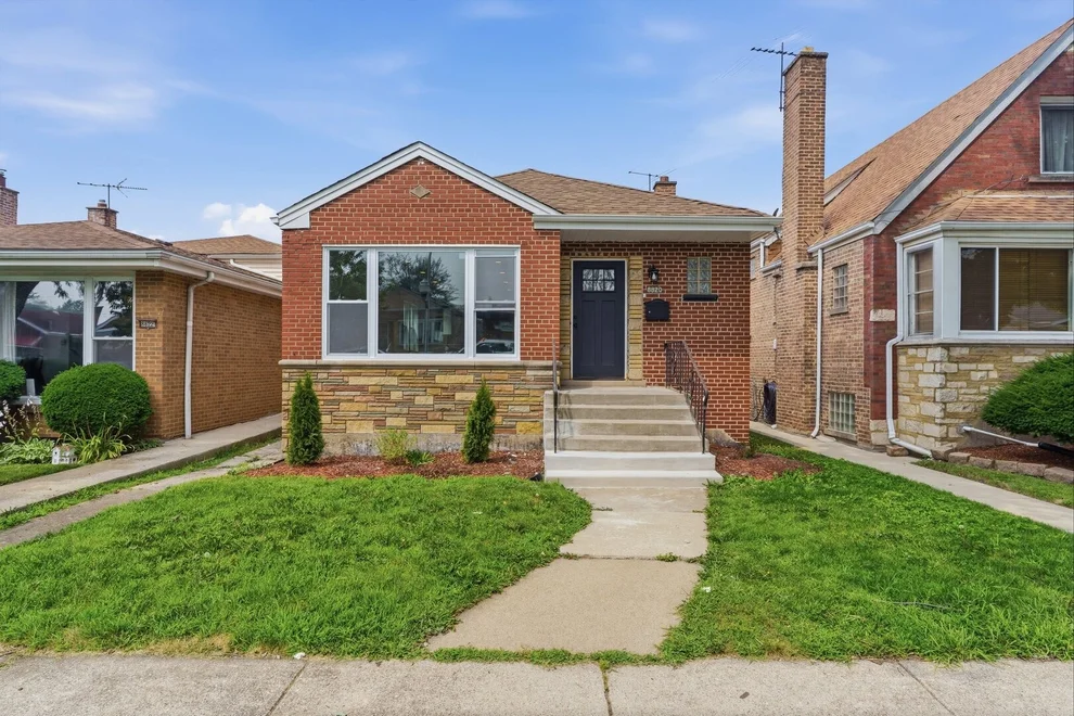 Unit for sale at 8820 S Ridgeland Avenue, Chicago, IL 60617
