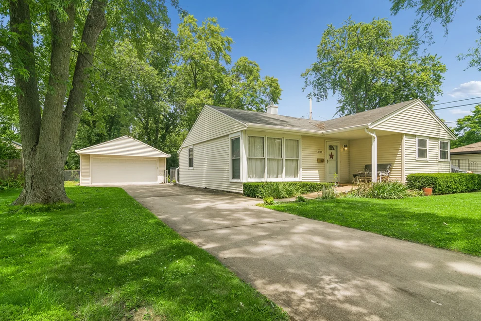 Unit for sale at 2102 George Street, Rolling Meadows, IL 60008