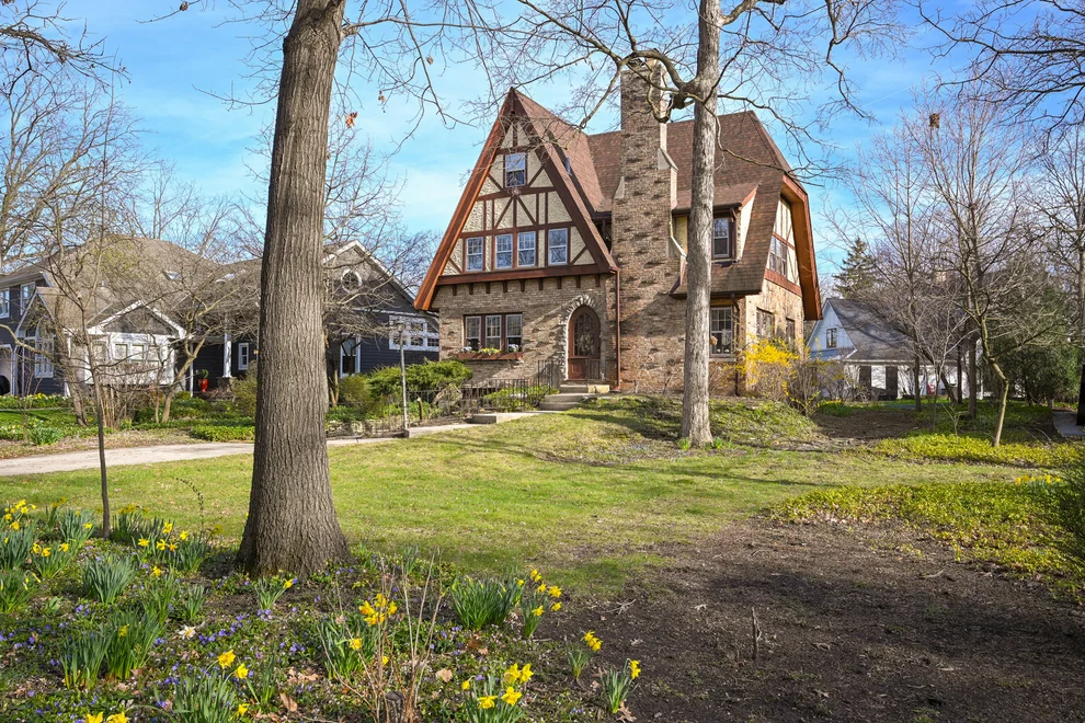Unit for sale at 1243 Hawthorne Lane, Downers Grove, IL 60515