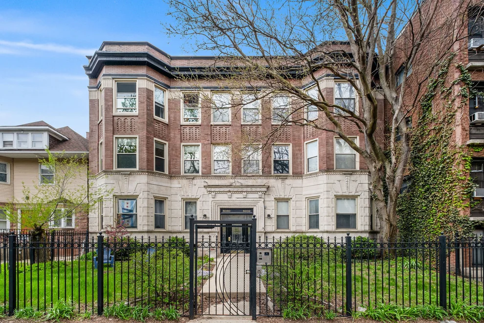 Unit for sale at 5030 N Kenmore Avenue, Chicago, IL 60640