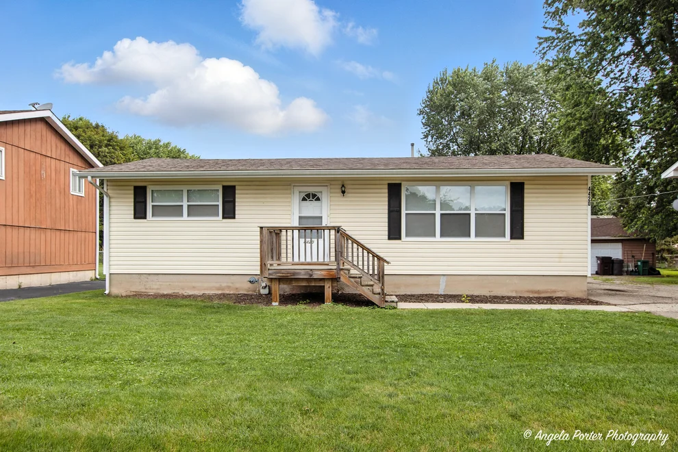 Unit for sale at 4420 Clearview Drive, McHenry, IL 60050