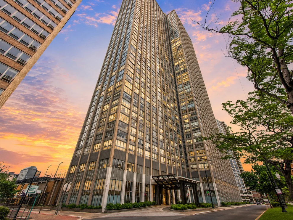 Unit for sale at 655 W IRVING PARK Road, Chicago, IL 60613
