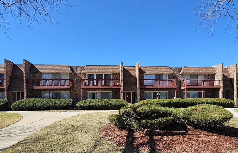 Unit for sale at 520 N Roberts Drive, Glenwood, IL 60425